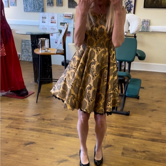 Elegant, Vintage, satan cocktail dress! It fits more like a Medium than a large. - Picture 5 of 13